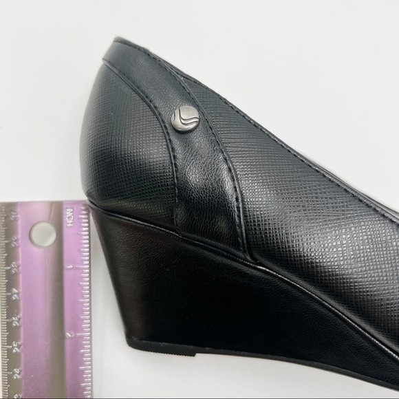 6W 6 WIDE WIDTH Life Stride Womens Dreams Black Wedges Pumps Heels Shoes - Picture 14 of 15